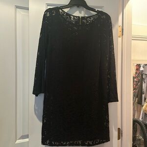 Short lace black dress